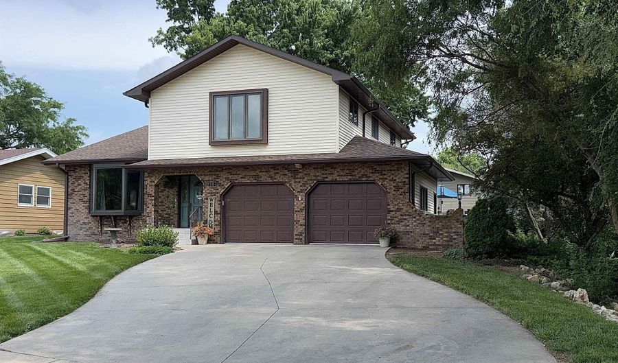 2304 High St, Beatrice, NE 68310 - 4 Beds, 4 Bath