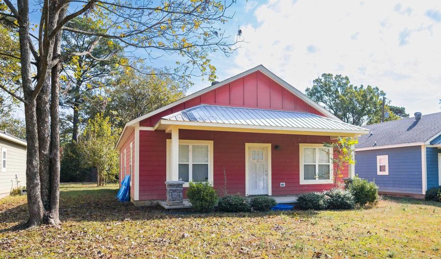 202 N Holly St, Beebe, AR 72012 - 3 Beds, 2 Bath