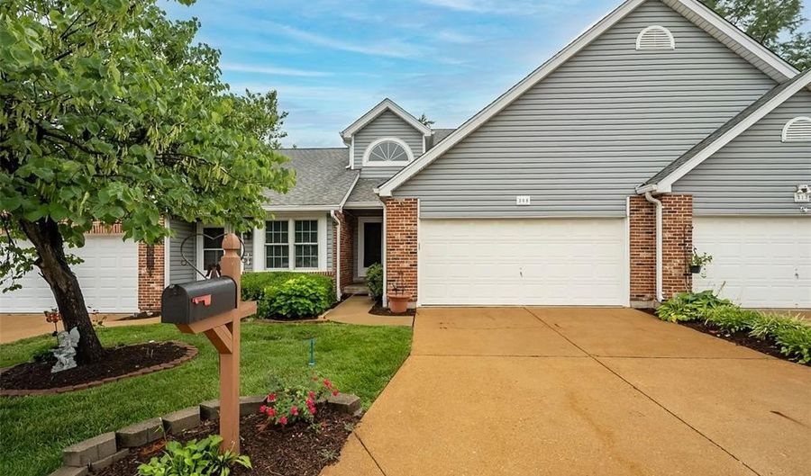 308 Kehrs Mill Bend Ct, Ballwin, MO 63011 - 2 Beds, 3 Bath