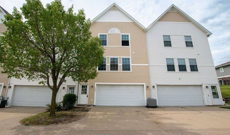 1062 10th Ave NW, Altoona, IA 50009 - 2 Beds, 2 Bath