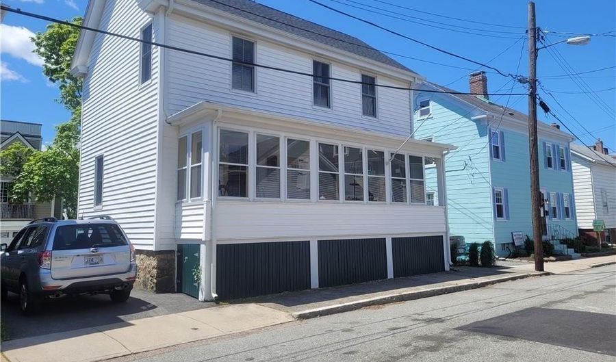 11 Byrnes St, Newport, RI 02840 - 3 Beds, 2 Bath