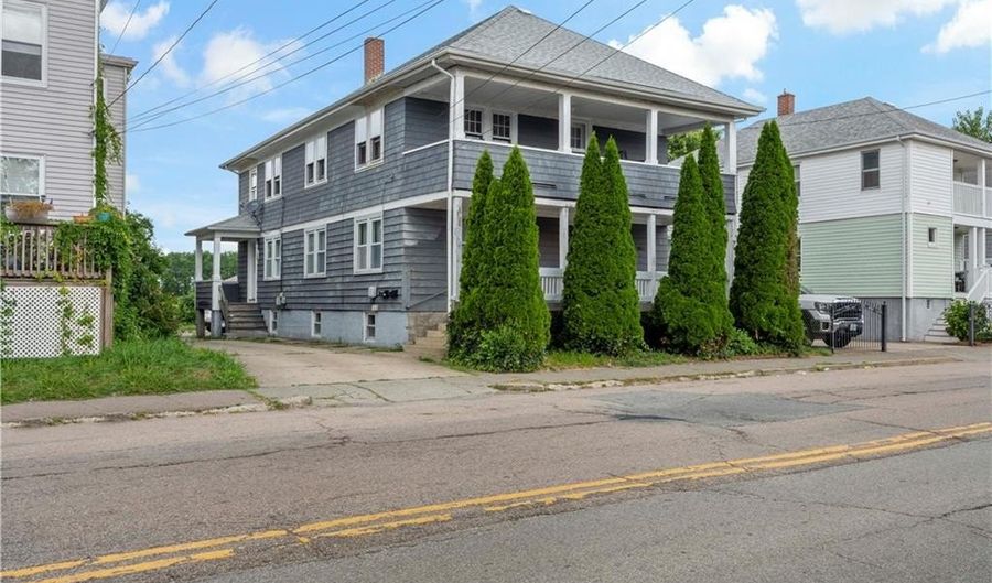 200 Market St, Warren, RI 02885 - 6 Beds, 2 Bath
