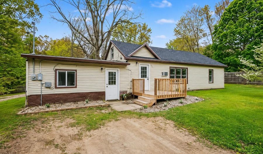 659 Academy St, Allegan, MI 49010 - 3 Beds, 1 Bath