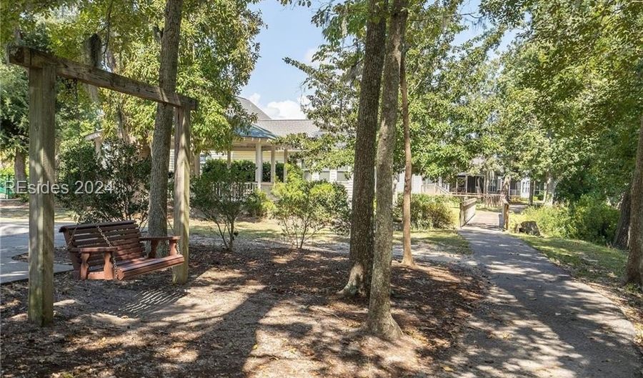 37 Kings Cross Ct, Beaufort, SC 29902 - 4 Beds, 3 Bath