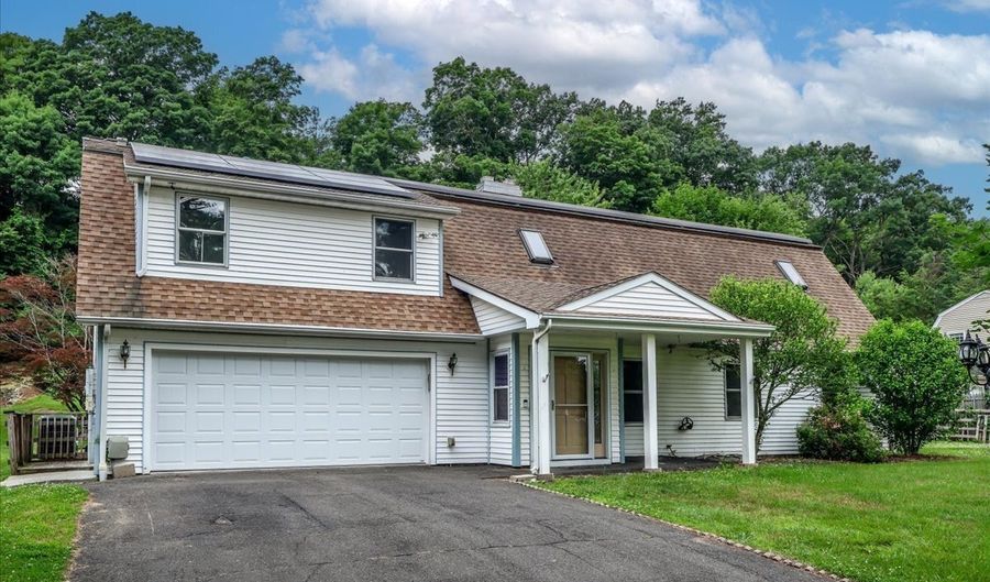 6 Caye Rd, Danbury, CT 06811 - 4 Beds, 2 Bath