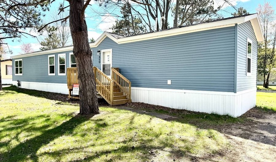 450 Sweetpea Ln, Altoona, WI 54720 - 3 Beds, 2 Bath