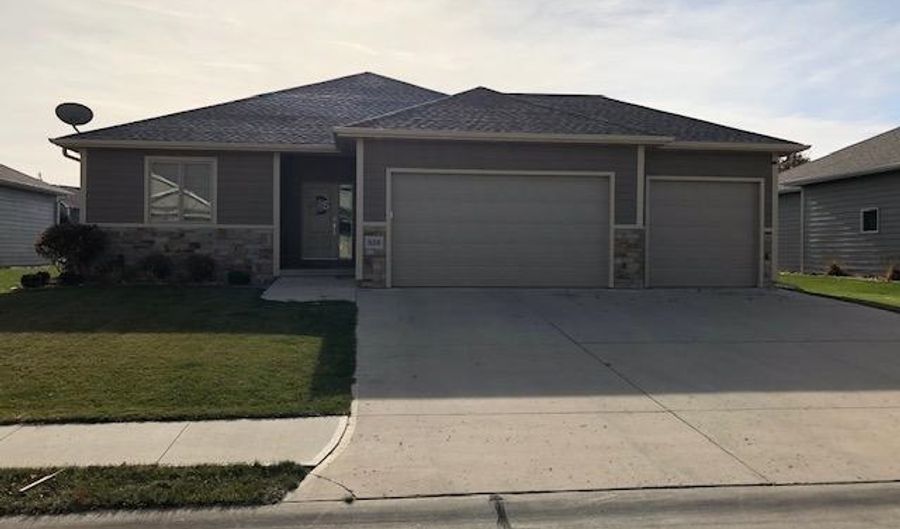 628 Prairie Blvd, Dakota Dunes, SD 57049 - 5 Beds, 3 Bath