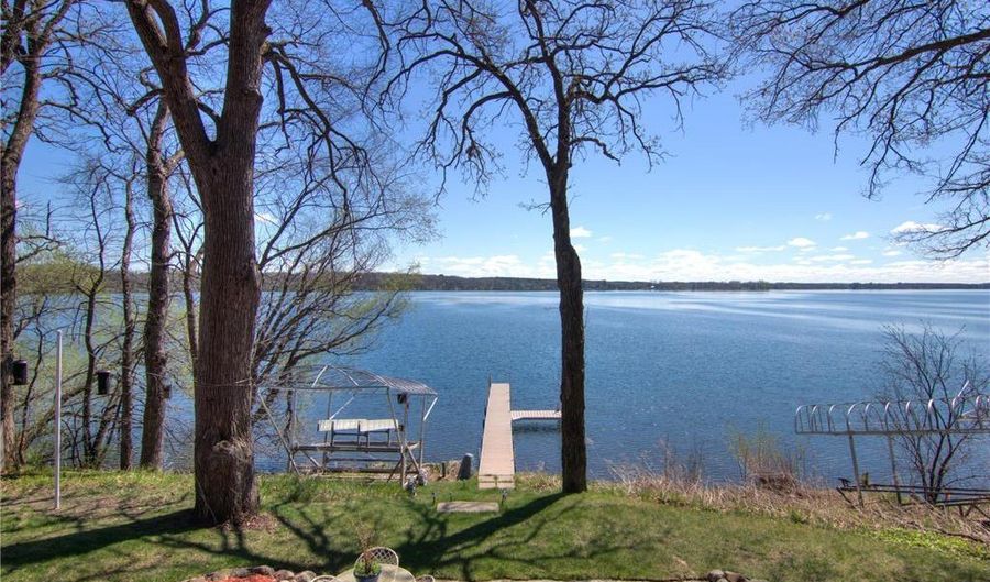 102 206th St, Alden, WI 54026 - 4 Beds, 2 Bath