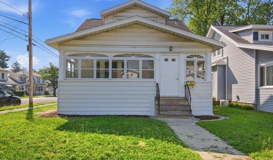 16 Roosevelt St, Albany, NY 12206 - 3 Beds, 2 Bath