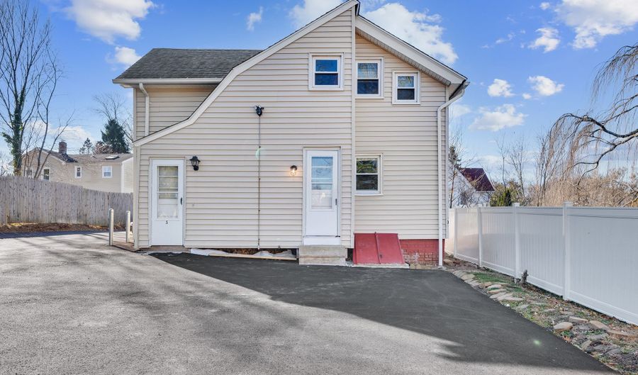31 Monroe St 4, Branford, CT 06405 - 1 Beds, 1 Bath