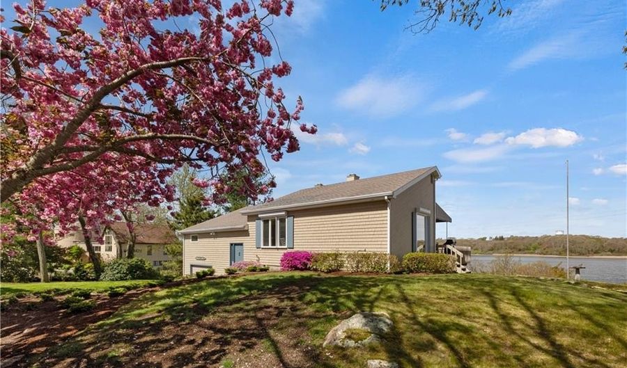 64 Starr Dr, Narragansett, RI 02882 - 3 Beds, 3 Bath