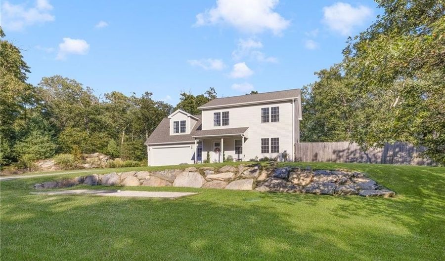 3 Victory Falls Rd, Coventry, RI 02827 - 3 Beds, 3 Bath