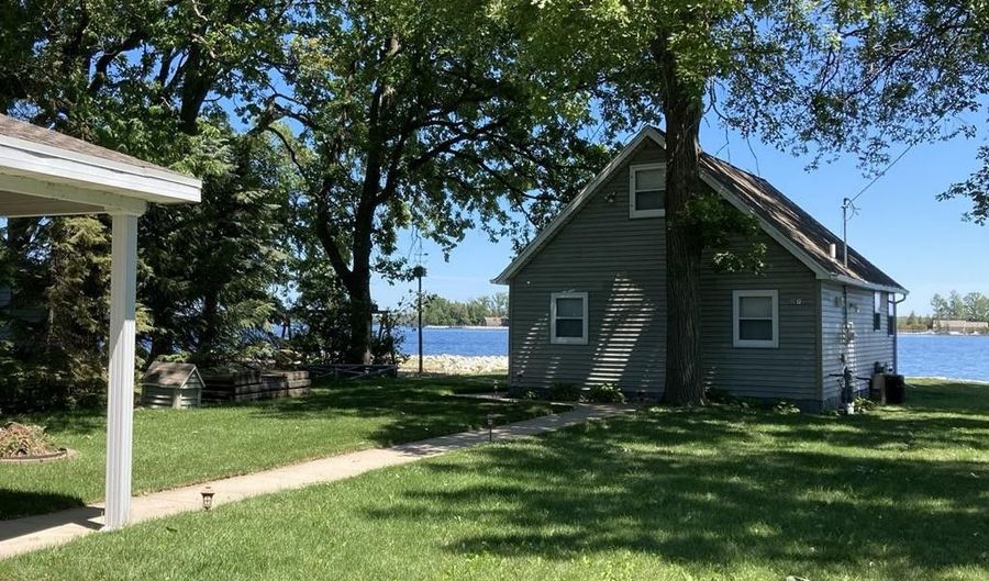 3372 S Willow Rd, Sturgeon Bay, WI 54235 - 2 Beds, 1 Bath