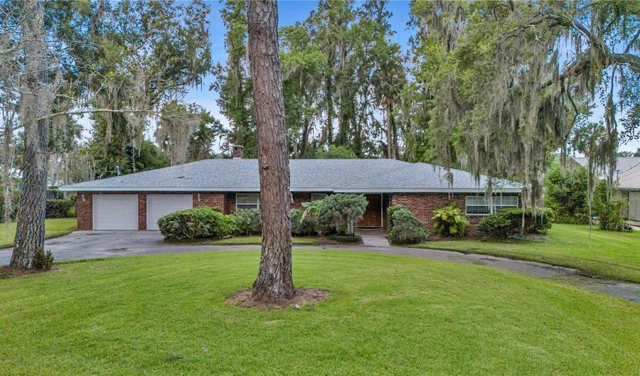 1940 ALICE Dr, Astor, FL 32102 - 4 Beds, 3 Bath