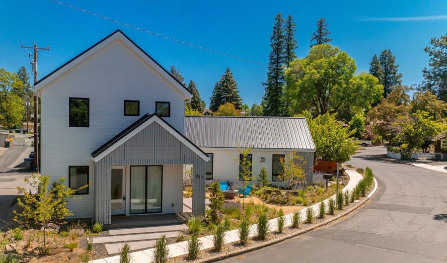 15 NW St Helens Pl # 1 & #2, Bend, OR 97703 - 3 Beds, 3 Bath