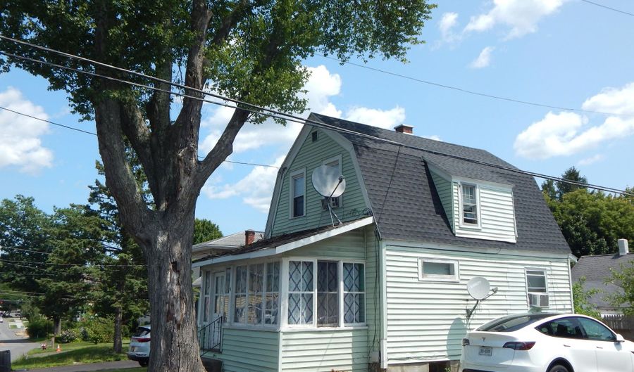27 Homestead St, Albany, NY 12203 - 2 Beds, 2 Bath