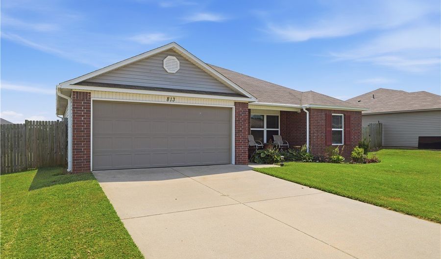 813 NW 67th Ave, Bentonville, AR 72713 - 3 Beds, 2 Bath