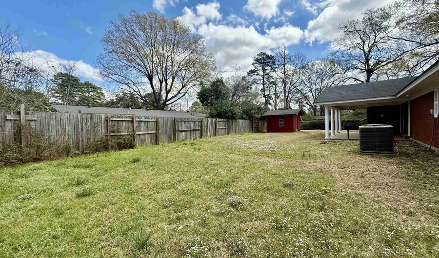 1800 EVANGELINE Dr, Bastrop, LA 71220 - 3 Beds, 2 Bath