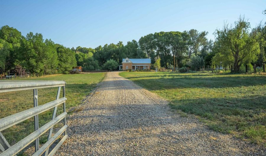 45 Old State Highway 3, Arroyo Hondo, NM 87513 - 2 Beds, 3 Bath