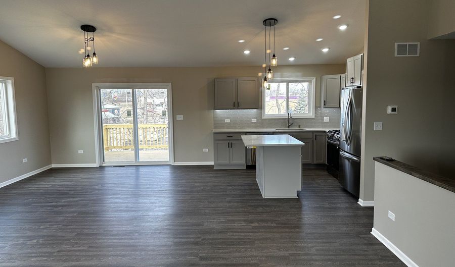 317 Buena Ter, Antioch, IL 60002 - 3 Beds, 2 Bath