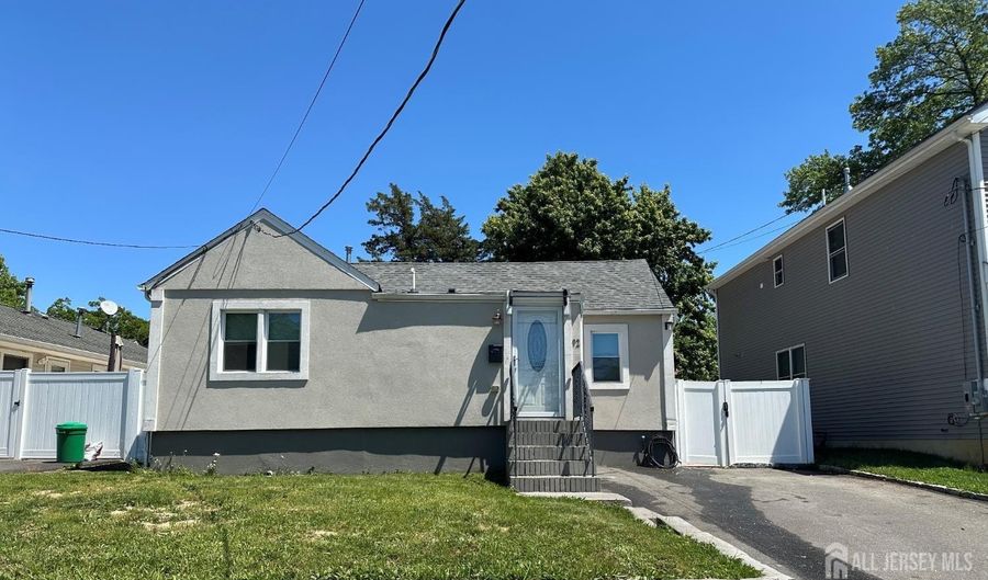 92 Woodland Dr, Aberdeen, NJ 07735 - 2 Beds, 1 Bath