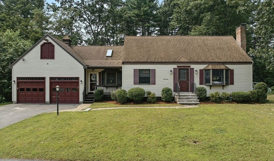 41 Tercentennial Dr, Billerica, MA 01821 - 3 Beds, 2 Bath