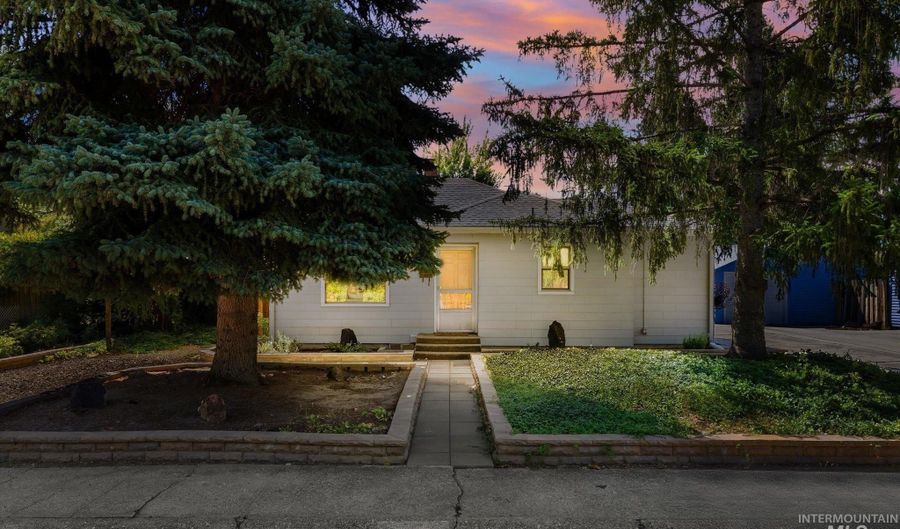 4019 W Hoover St, Boise, ID 83705 - 3 Beds, 1 Bath