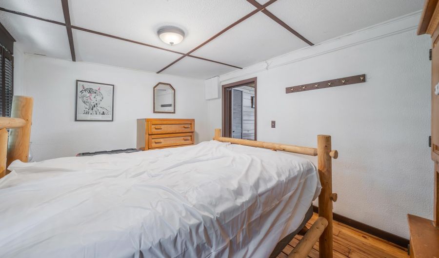 9079 BOELTER LAKE Dr, Almond, WI 54909 - 1 Beds, 1 Bath