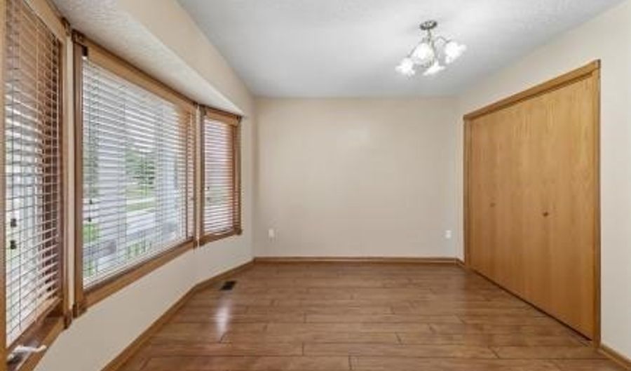 708 13th St SW, Altoona, IA 50009 - 5 Beds, 4 Bath