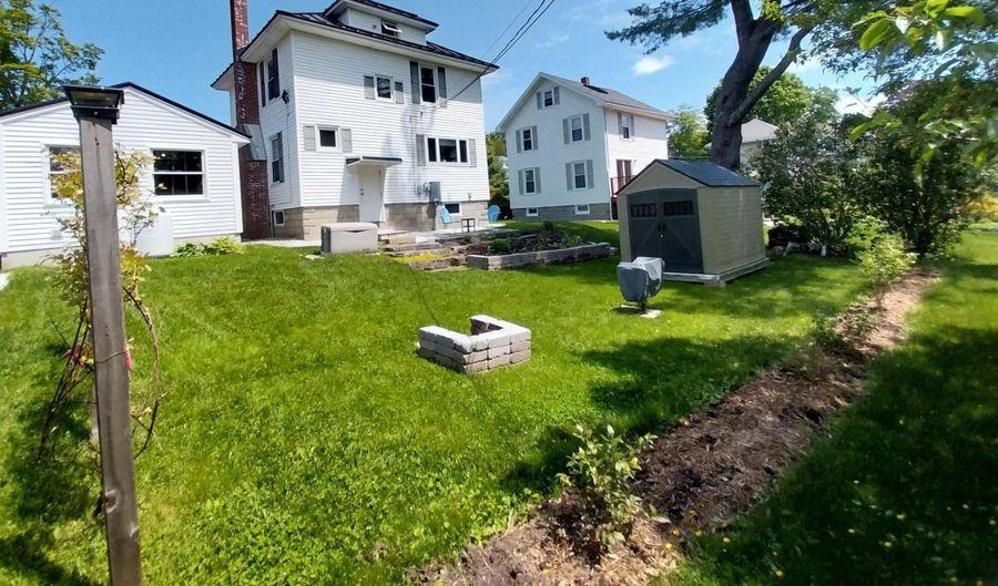 30 Park St, Bath, ME 04530 - 3 Beds, 1 Bath
