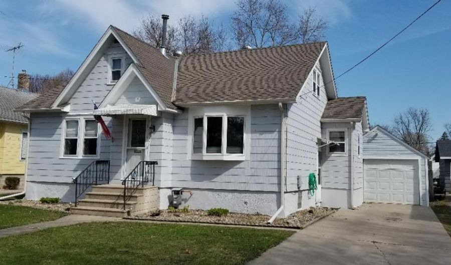 621 6th St E, Albert Lea, MN 56007 - 3 Beds, 2 Bath