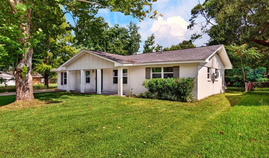 2154 Floyd Dr, Biloxi, MS 39531 - 4 Beds, 3 Bath