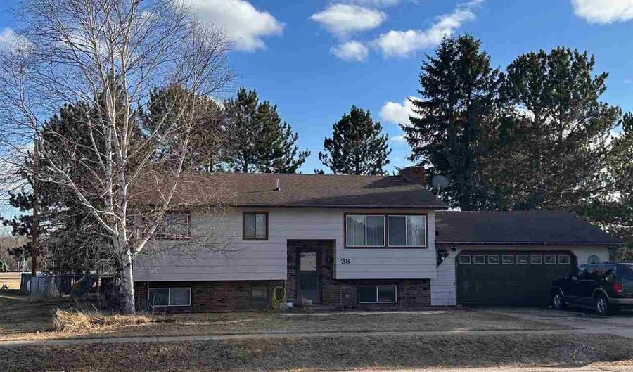 38 Locust Dr, Babbitt, MN 55706 - 4 Beds, 2 Bath