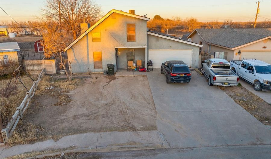 3306 Sunnyview Ave, Carlsbad, NM 88220 - 4 Beds, 3 Bath