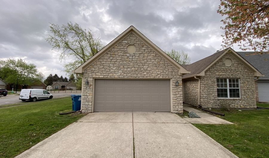 6065 Countrybrook Rd, Indianapolis, IN 46254 - 3 Beds, 2 Bath