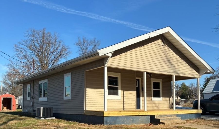 748 W Oak St, Bicknell, IN 47512 - 2 Beds, 1 Bath