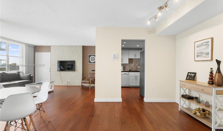 9440 W Bay Harbor Dr 5B, Bay Harbor Islands, FL 33154 - 1 Beds, 2 Bath
