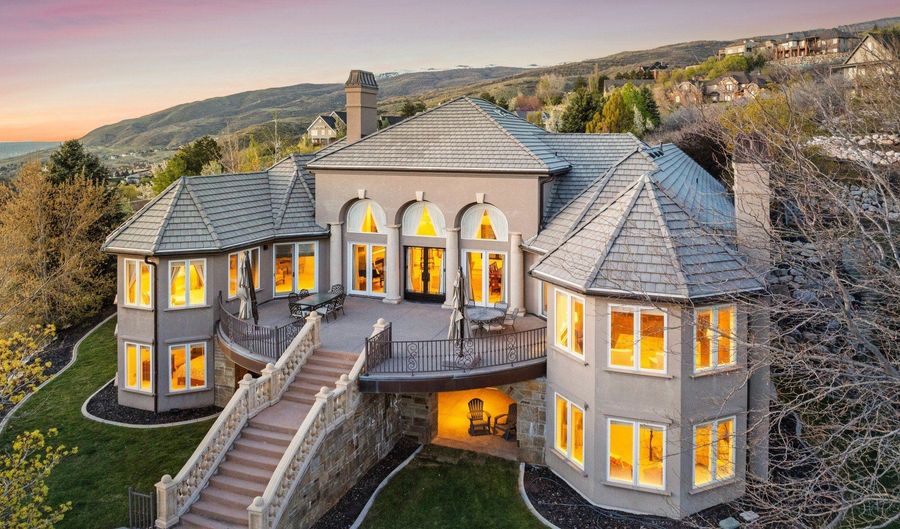 1714 RIDGE Pt, Bountiful, UT 84010 - 6 Beds, 5 Bath