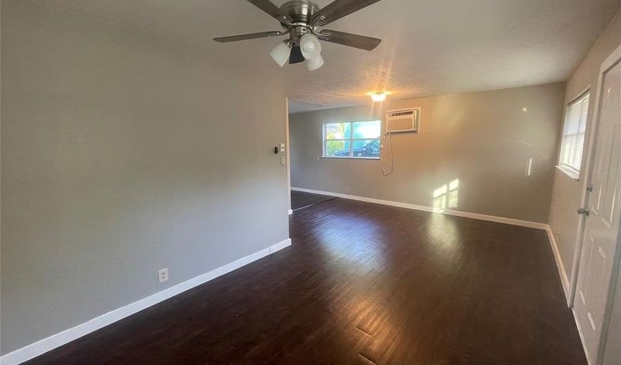 607 W Atchley Ave, Alvarado, TX 76009 - 2 Beds, 1 Bath