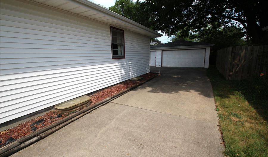 518 SE 2nd St, Ankeny, IA 50021 - 3 Beds, 3 Bath