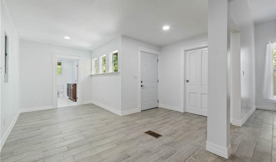 407 2nd St E, Bay Minette, AL 36507 - 6 Beds, 3 Bath