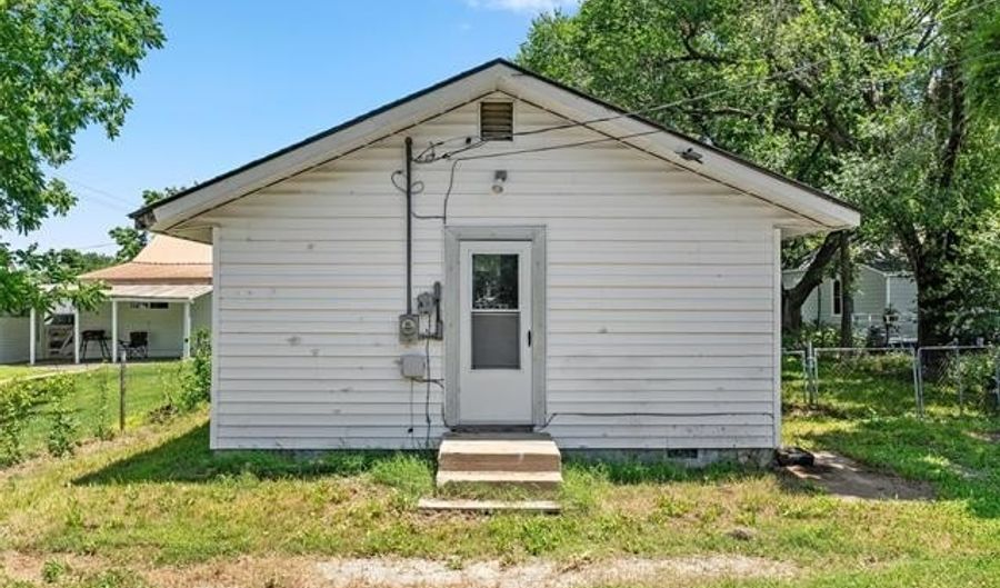 237 N Rogers Ave, Bartlesville, OK 74003 - 2 Beds, 2 Bath