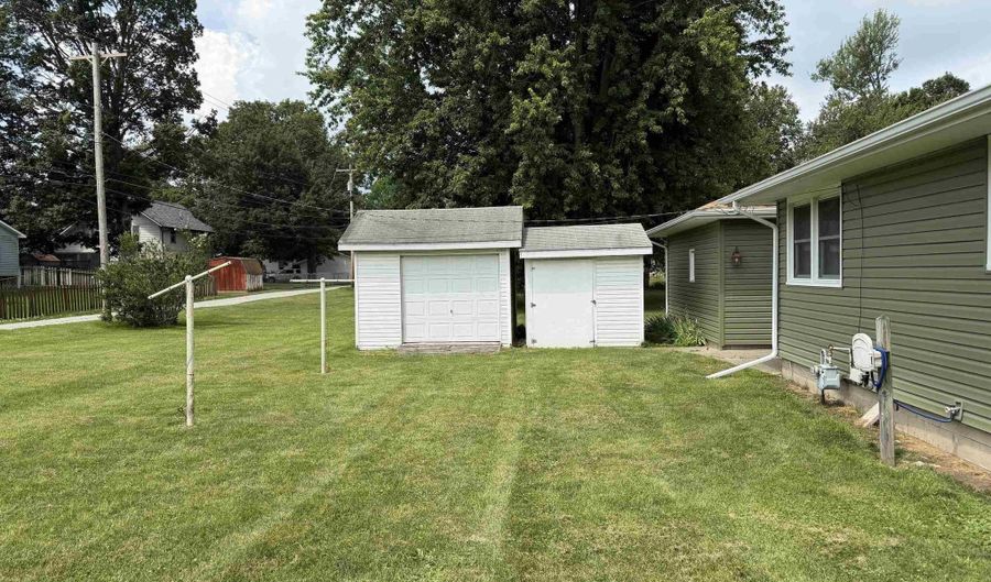 301 W Indiana Ave, Argos, IN 46501 - 2 Beds, 1 Bath