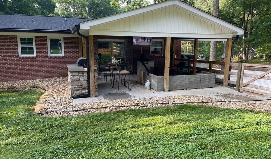 514 Crestview Dr, Albemarle, NC 28001 - 3 Beds, 2 Bath