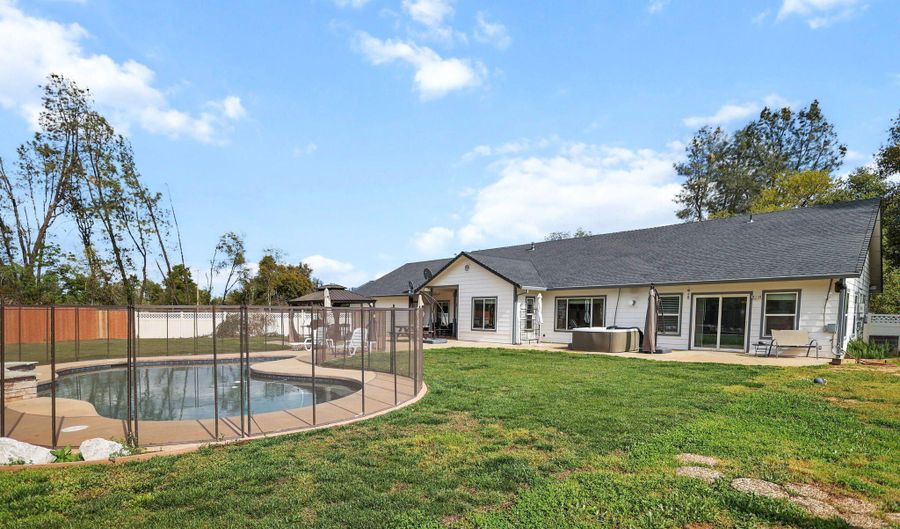 6640 Dixieland Dr, Anderson, CA 96007 - 4 Beds, 3 Bath