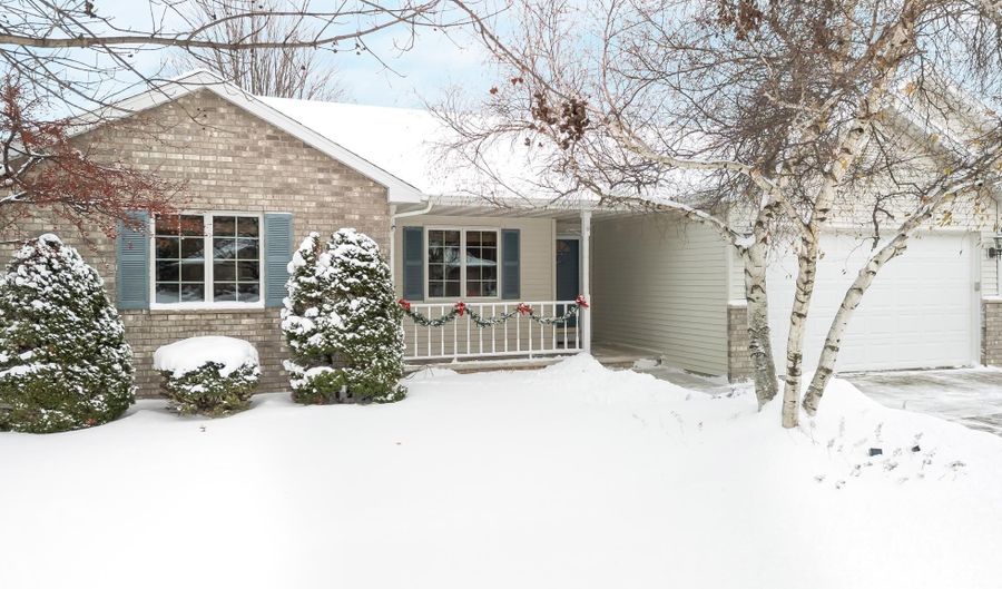 W6063 STRAWFLOWER Drive, Appleton, WI 54915 - 3 Beds, 3 Bath