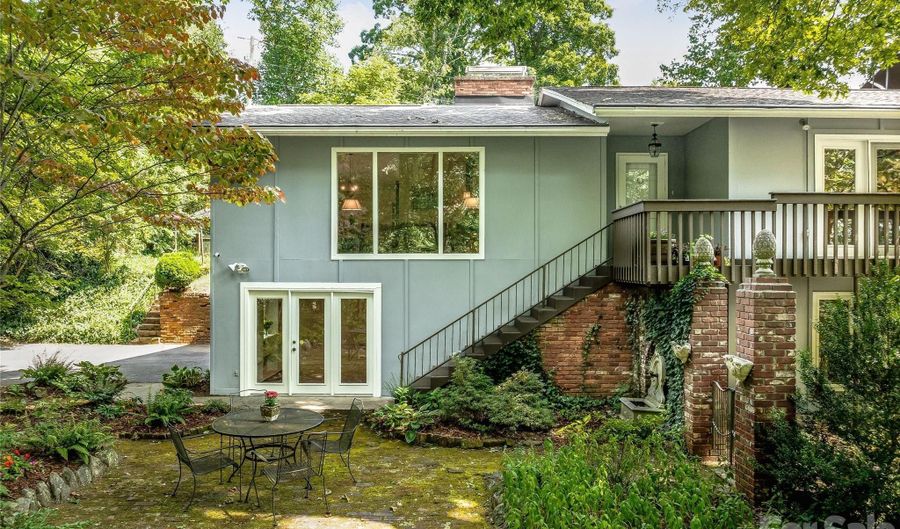 5 Hillcrest Rd E, Asheville, NC 28804 - 4 Beds, 3 Bath