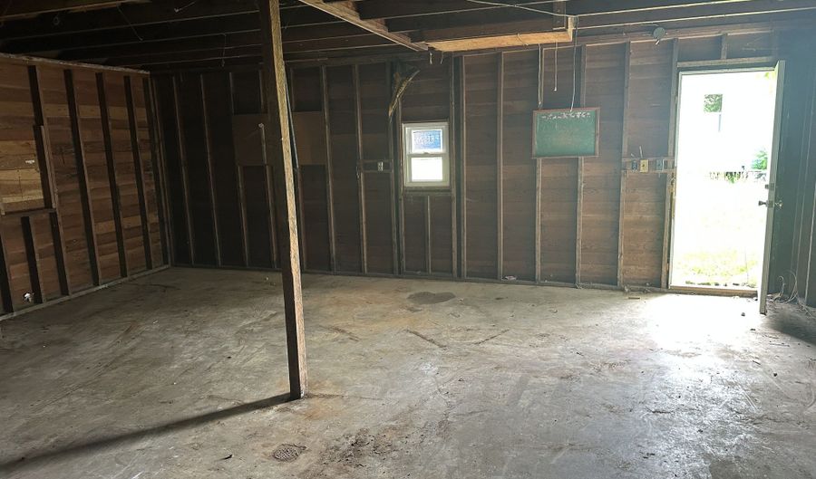 1739 E 18th St, Anderson, IN 46016 - 2 Beds, 1 Bath