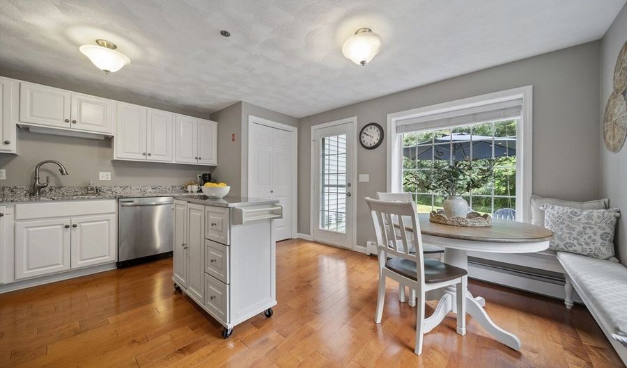 2 Taylor Mill Rd 1, Atkinson, NH 03811 - 2 Beds, 2 Bath