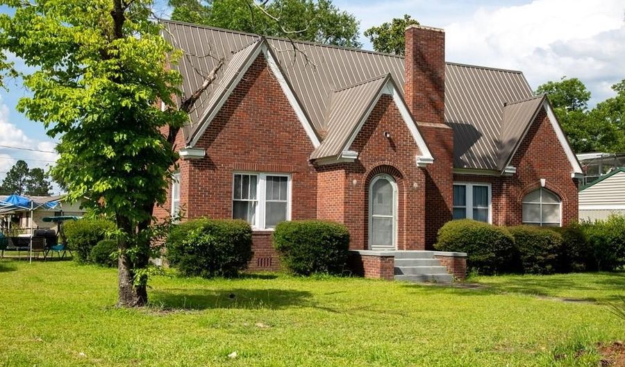199 Anthony/Oak Sts, Baxley, GA 31513 - 3 Beds, 2 Bath